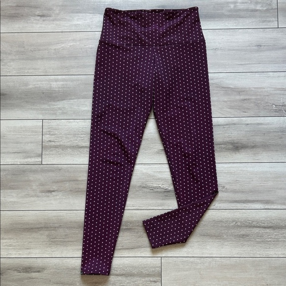 Onzie purple polka dot leggings size M/L medium large